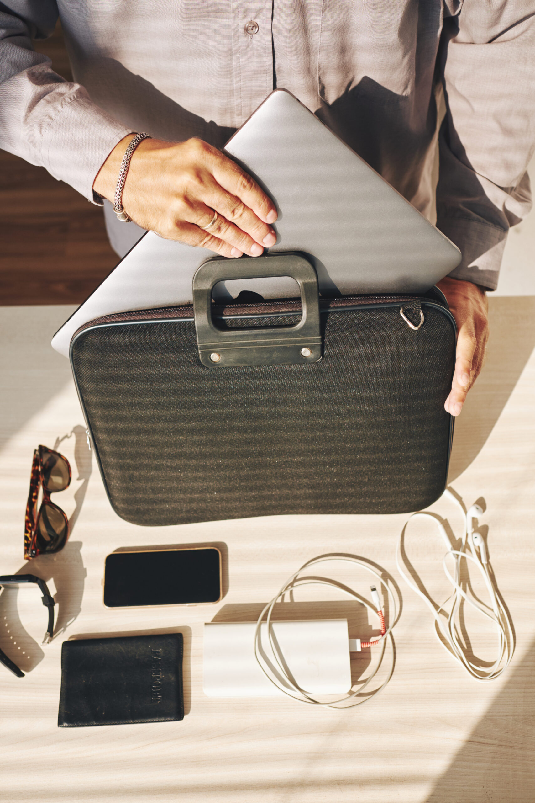 Global laptop bags and cases market